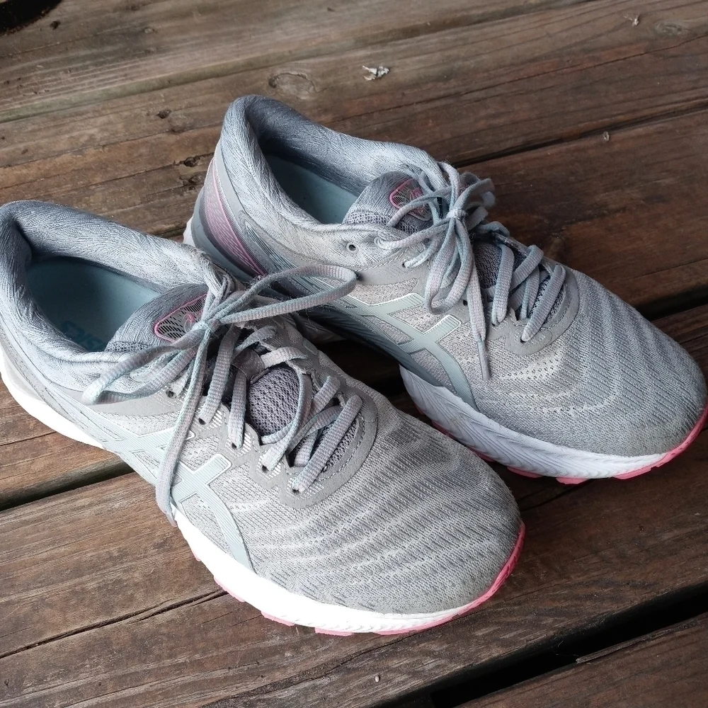 Asics Gel-Nimbus 22 Lite-Show Sheet Rock Grey Pink Wmn sz 9.5 shoe 1012A585-020.